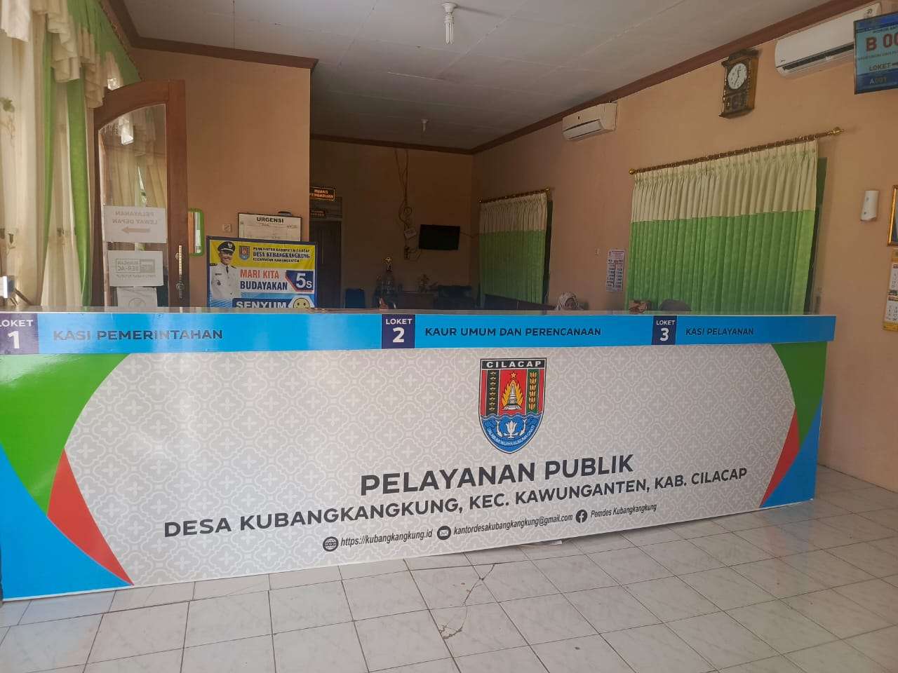 Meja Pelayanan