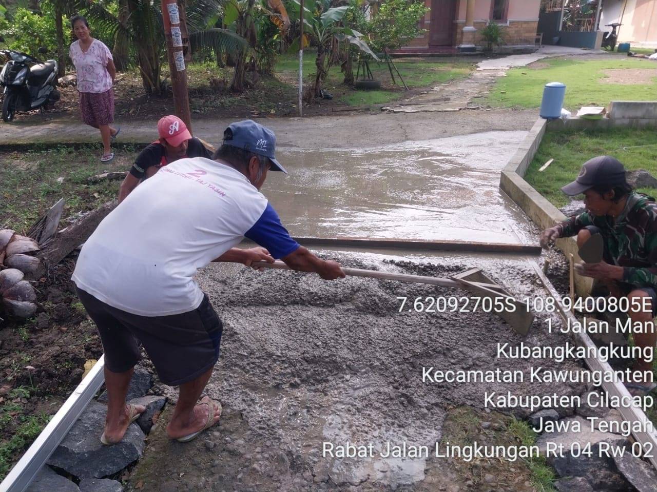 Pembangunan Rabat Beton Jalan RT 4 RW 2 50%